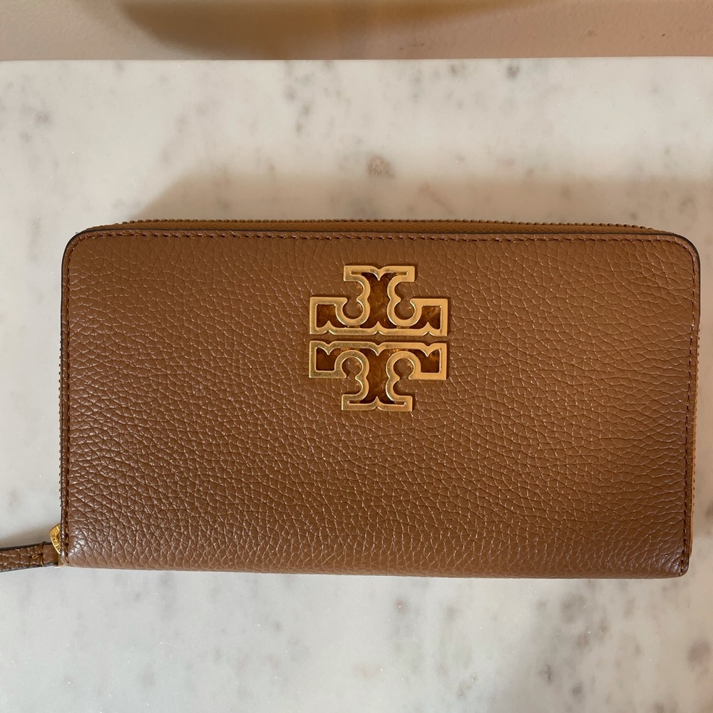 Tory Burch Zip Up Wallet